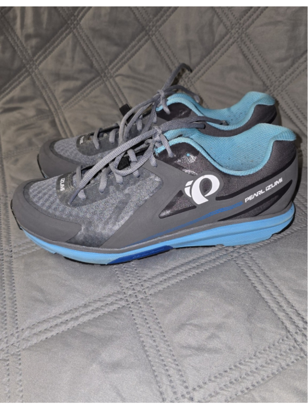 Women's Pearl Izumi Athletic Shoes Size 9.5 Grey and Blue